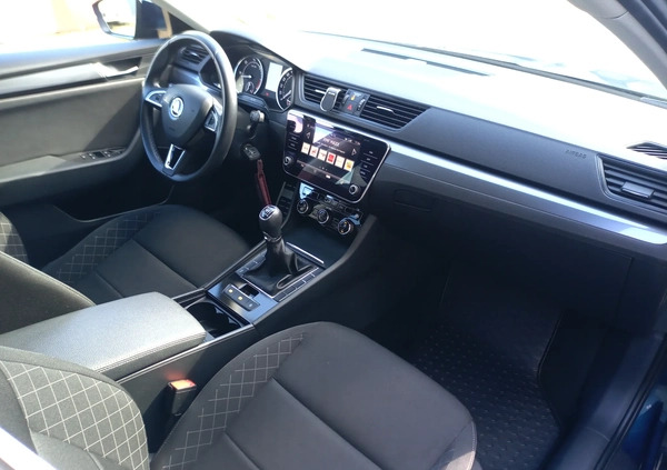 Skoda Superb cena 62900 przebieg: 161400, rok produkcji 2017 z Częstochowa małe 301